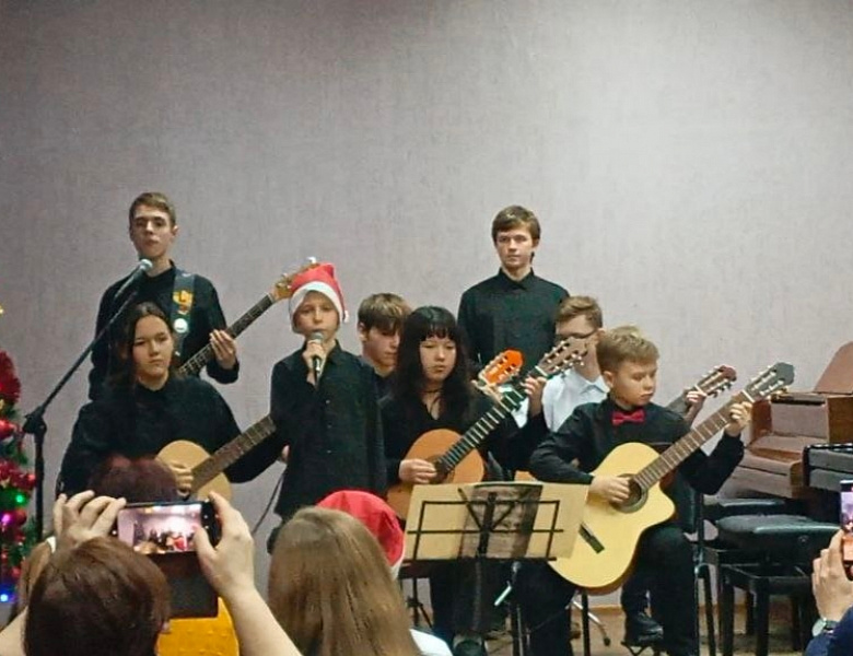 Концерт отделения народных инструментов класса классической гитары преподавателя Григорьевой О.В.