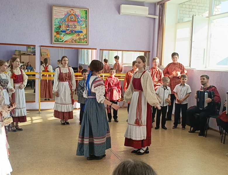 «А мы пели и плясали!!!».